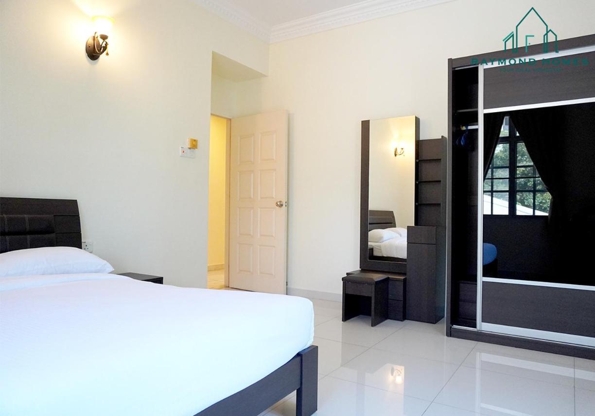 99 Kelawei Apartment George Town Bagian luar foto