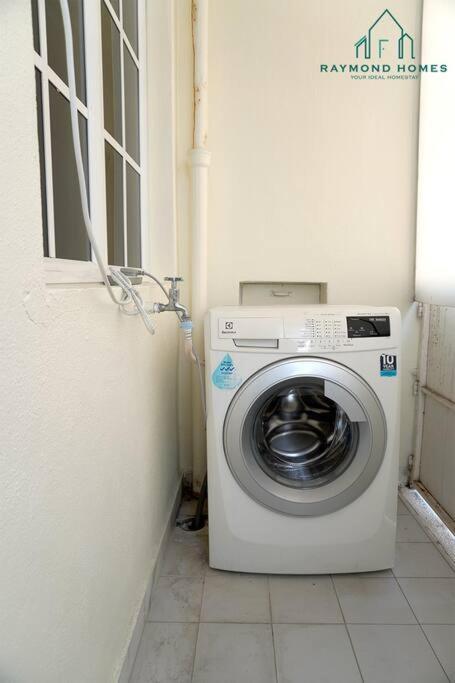 99 Kelawei Apartment George Town Bagian luar foto
