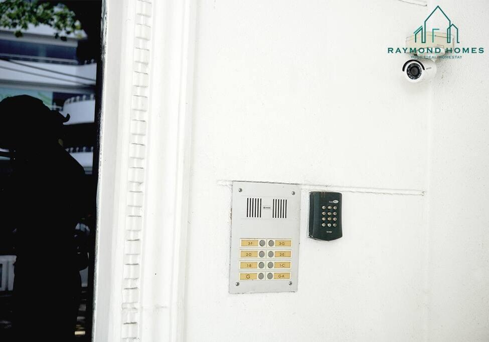 99 Kelawei Apartment George Town Bagian luar foto