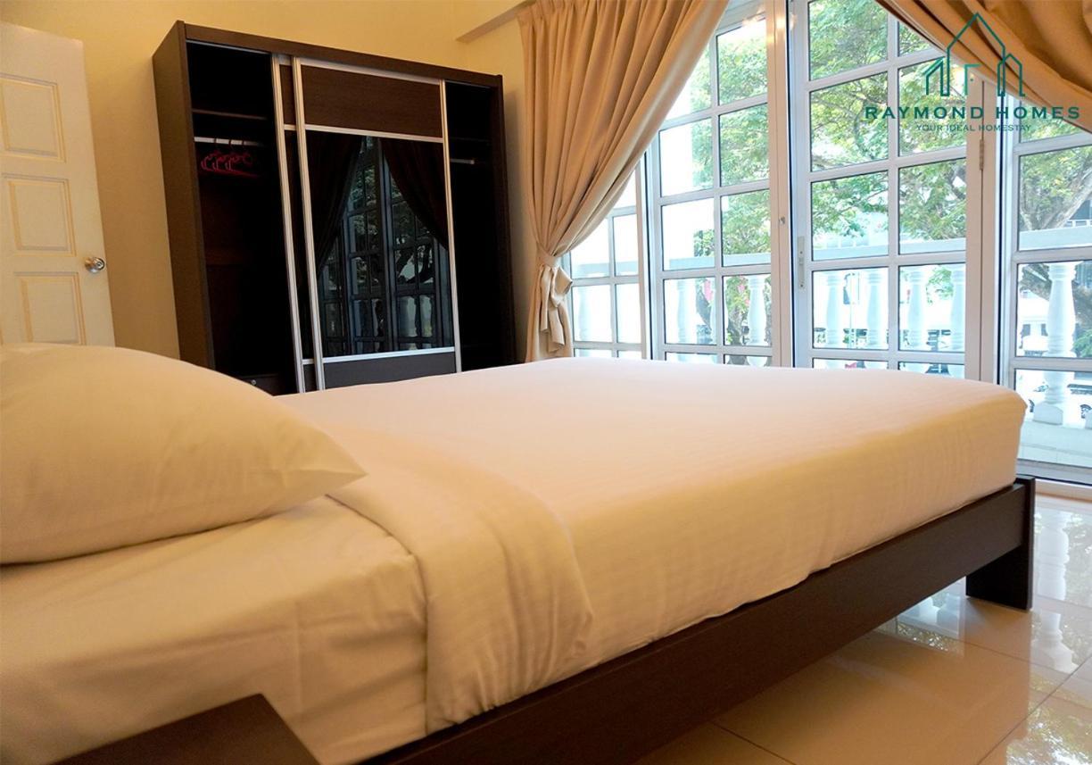 99 Kelawei Apartment George Town Bagian luar foto