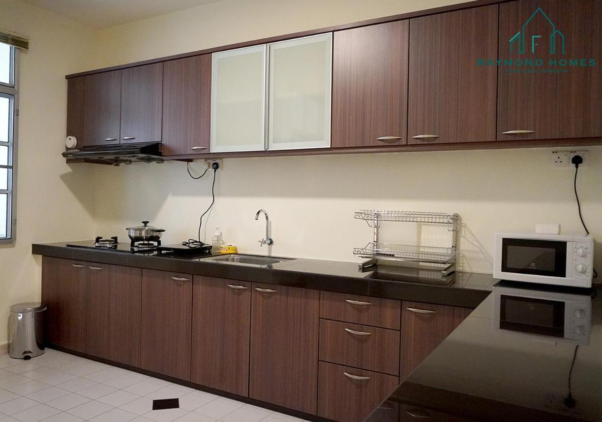 99 Kelawei Apartment George Town Bagian luar foto