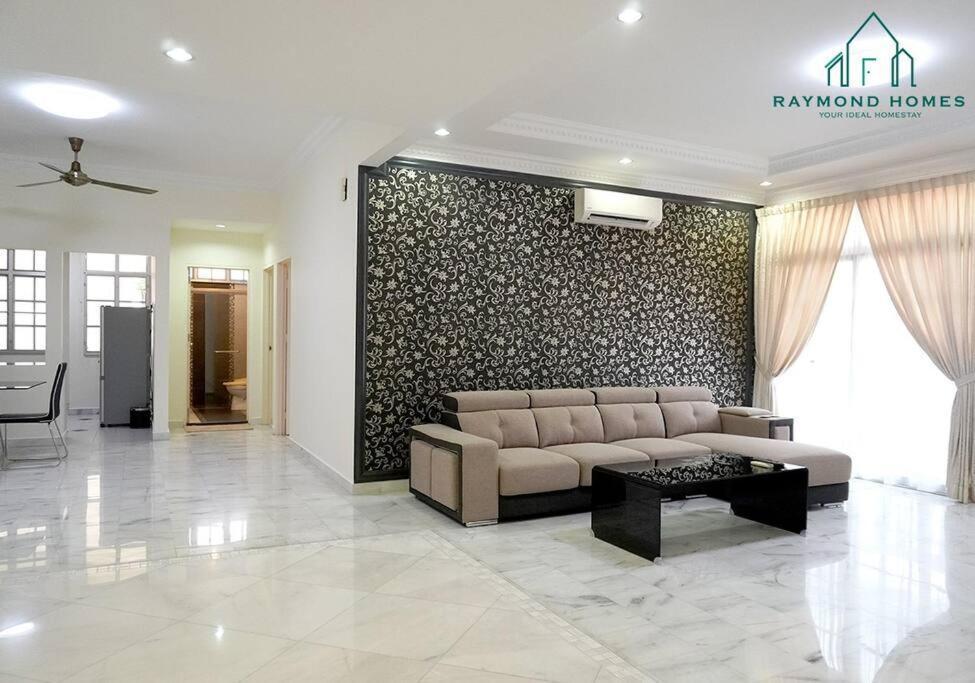 99 Kelawei Apartment George Town Bagian luar foto
