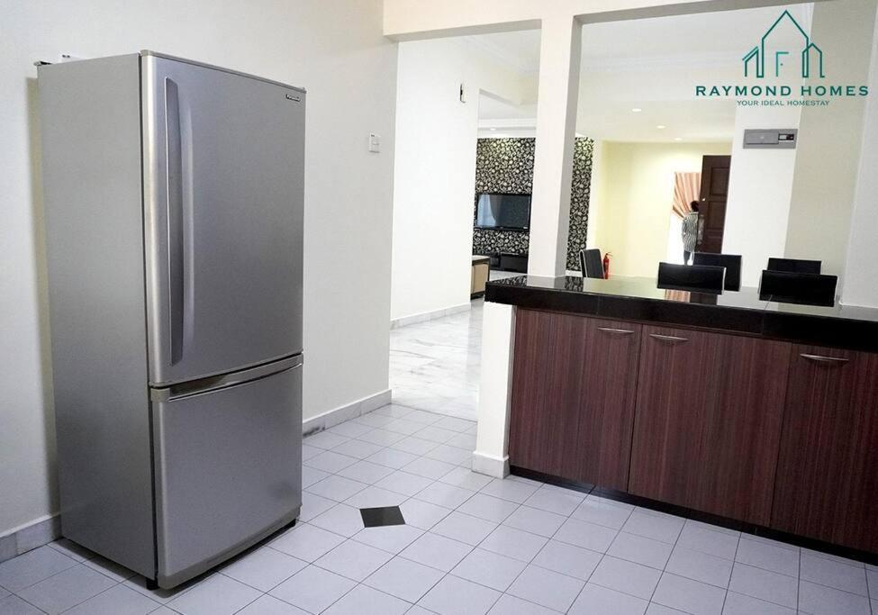 99 Kelawei Apartment George Town Bagian luar foto