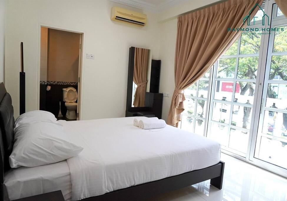 99 Kelawei Apartment George Town Bagian luar foto