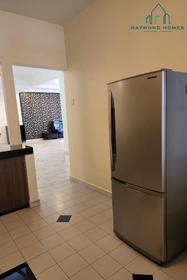 99 Kelawei Apartment George Town Bagian luar foto