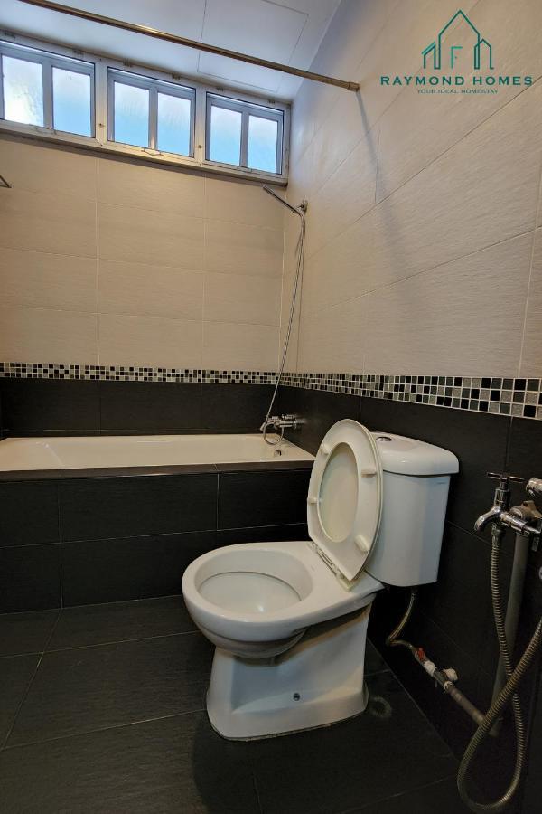 99 Kelawei Apartment George Town Bagian luar foto