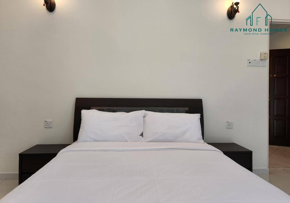 99 Kelawei Apartment George Town Bagian luar foto